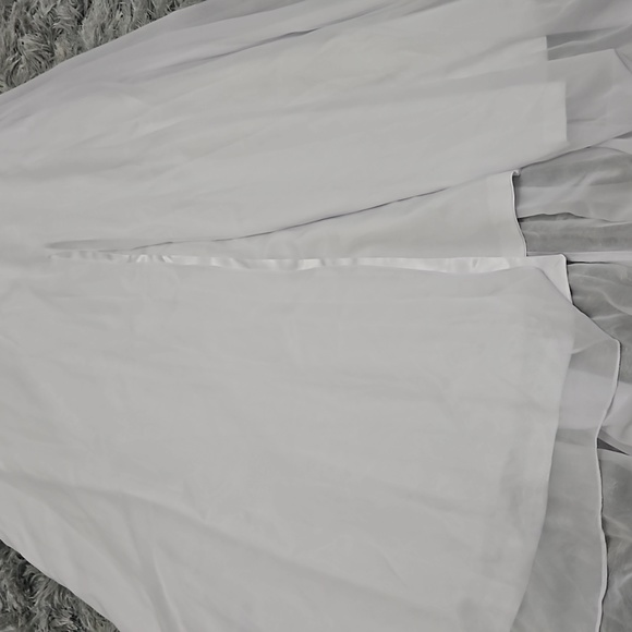 New Gorgeous Wedding Gown - Picture 8 of 17